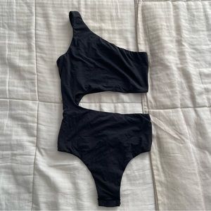 SKIMS CUT-OUT BODYSUIT!